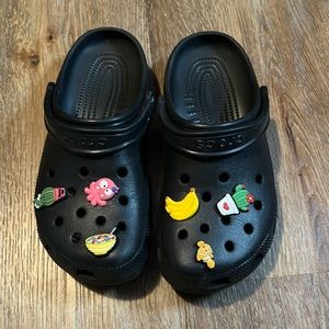 Barely used crocs!!!!